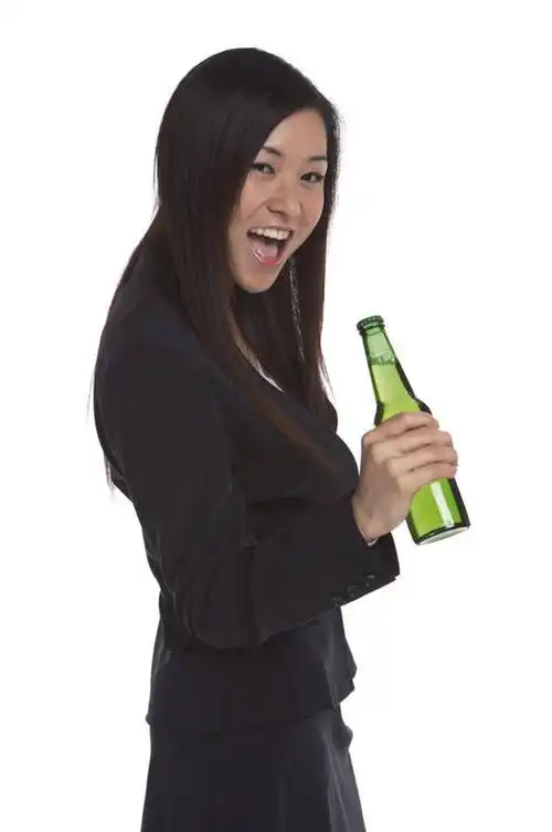啤酒,东方人,一个人,商务人士,商务女性,站,笑,微笑,露齿笑,竖图,室内