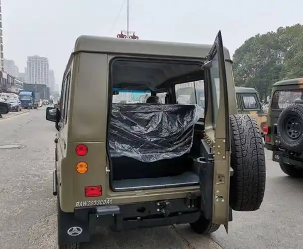 新款bj212三门版已到店,外观依然硬核,内饰有突破,配三菱1.