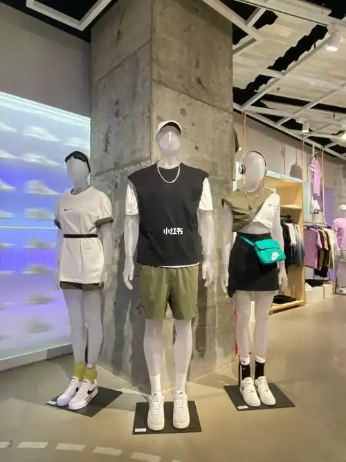 耐克kl模特穿搭