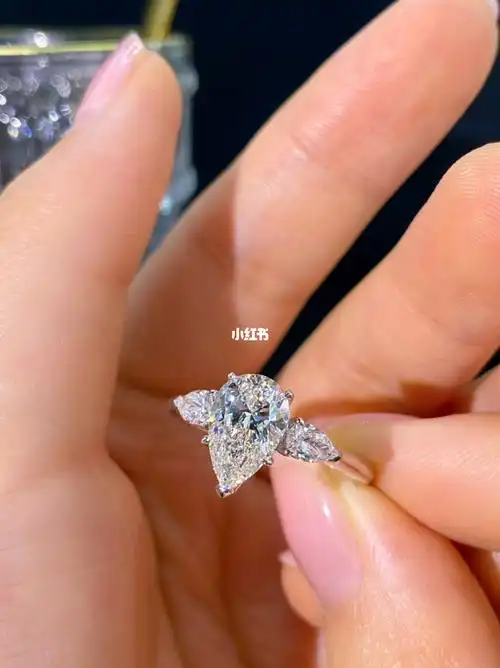 2克拉水滴钻戒不愧是经典款式