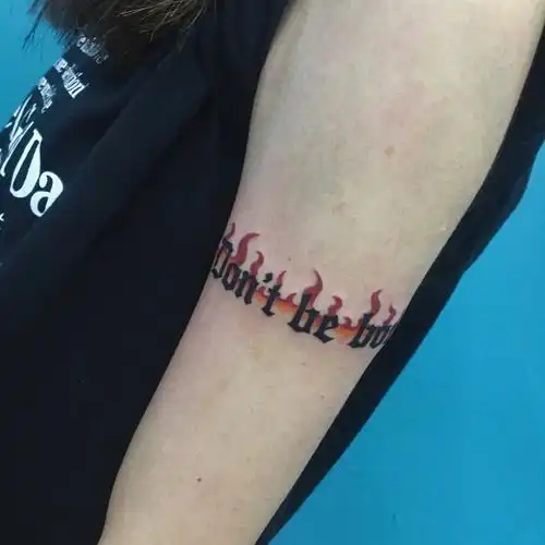 大连纹身哥特英文纹身小清新纹身