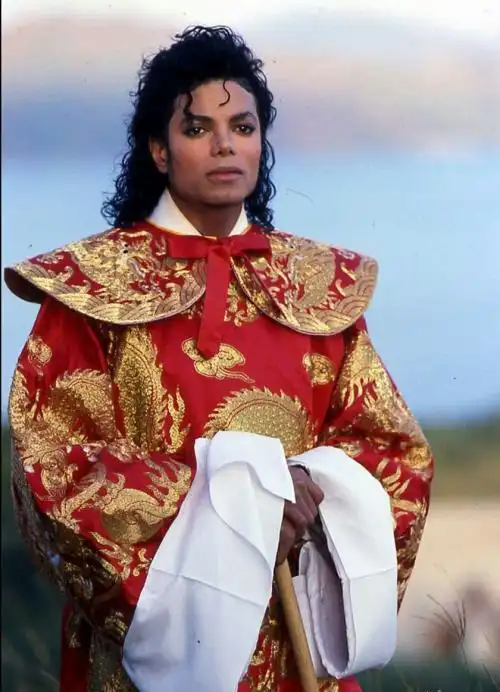 世界第一巨星和中国第一巨星,你更喜欢哪个?