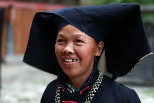 黑衣壮〈壮族)的一组人像