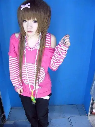 曾经的杀马特女生12岁的年龄闭月羞花如今葬爱时代过去了