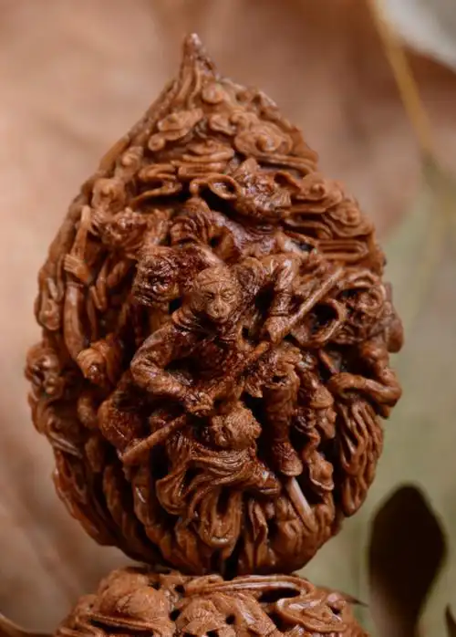 除了用核桃来进行雕刻之外,还会在桃核,杏核,橄榄核,我国历史上十分有