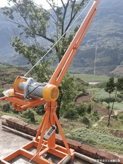 室外吊机家用小吊机和车载小吊机不同,底座不需要打螺丝安装,只需要