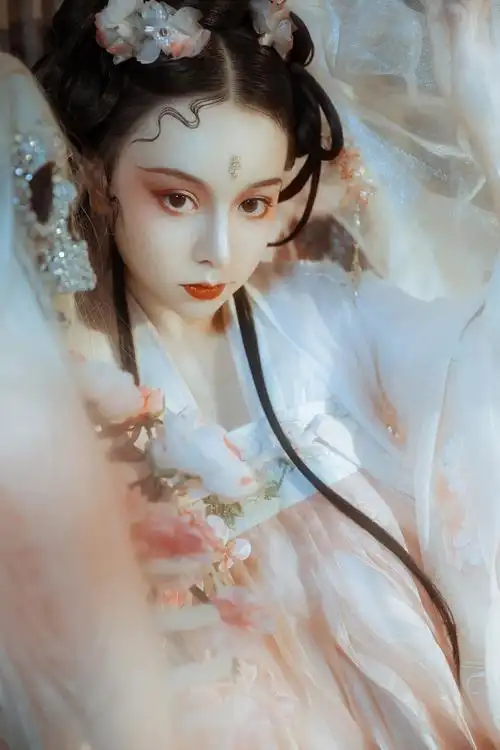 妖媚古风汉服唯美作品信息创作时间2020/02/28古0商业人像21摄影修图1