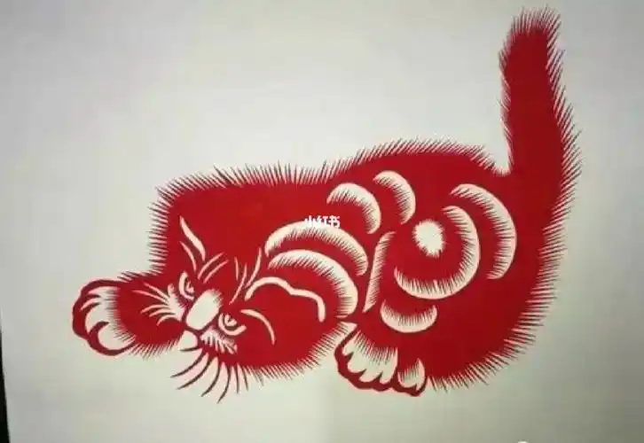 好久没有剪纸了拿起剪刀剪一只猫咪