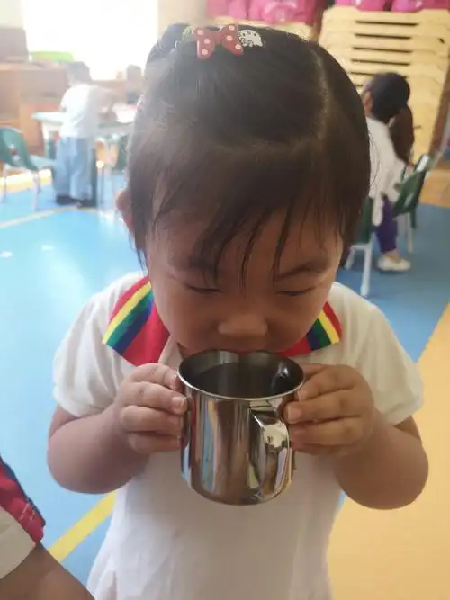 老师说  多喝水对身体好  可以长高高