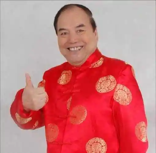 一时没有合适的捧哏演员,在大家的推荐下,李国盛站到了侯宝林先生的