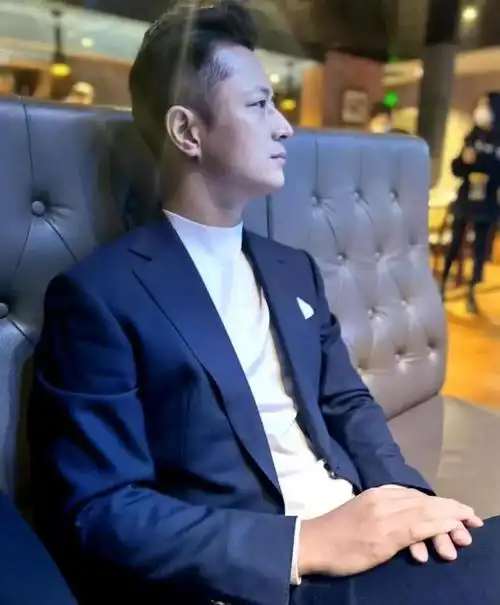 林江国长相帅气演技好令人不解的是为什么46岁仍然未婚