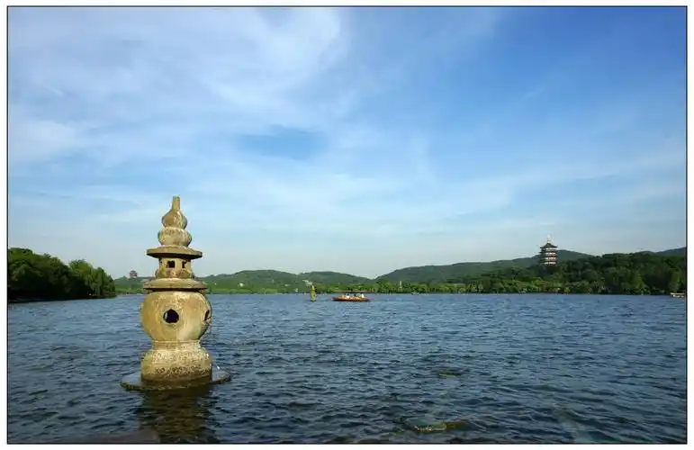 p>三潭印月,是浙江杭州 a href="#" data-lemmaid="562">西湖十景 /a