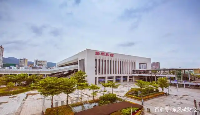 2012年12月21日,已建成超百年的布吉站改造完成并投入运营,改名深圳