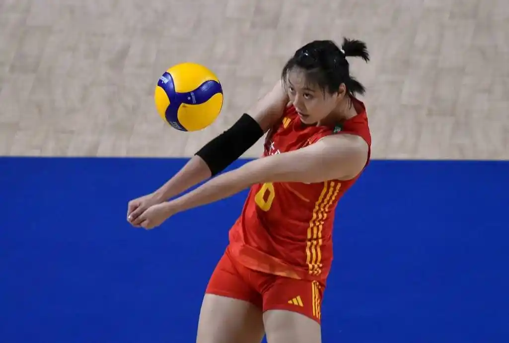 龚翔宇脚伤,中国女排对弱旅失分,虽全胜但警钟响起
