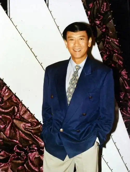 2002年"妖王"罗文葬礼惊现刘銮雄被赶出灵堂