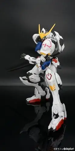 锤矛有两把可拆卸的匕首 mg巴巴托斯的可动性非常