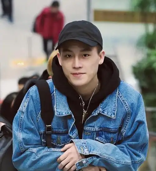 分开5年看欧豪和马思纯的现状才发现海清单膝下跪绝不是犯傻