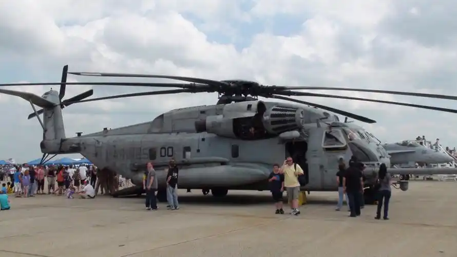 ch-53e海上种马重型垂直升机