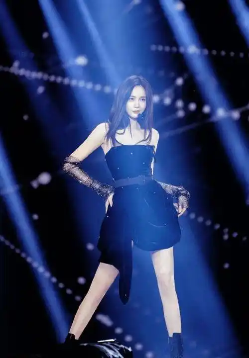 沈梦辰的"直角跪"火了,双腿挤不出一丝赘肉,体重过百模仿不来_时尚