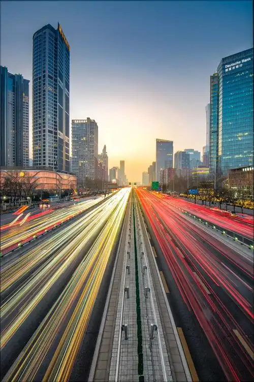 307.【拍摄多张车轨图片的堆栈合成】