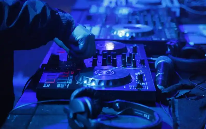 【dj】【打碟混音】自己上台时的一些 现场打碟小视频 by virux_哔哩