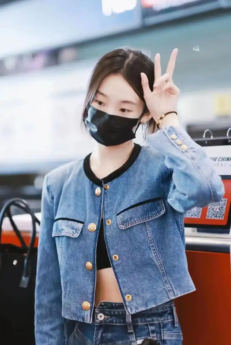 miss sixty |明星之选张艺凡机场私服一览全身丹 - 抖音