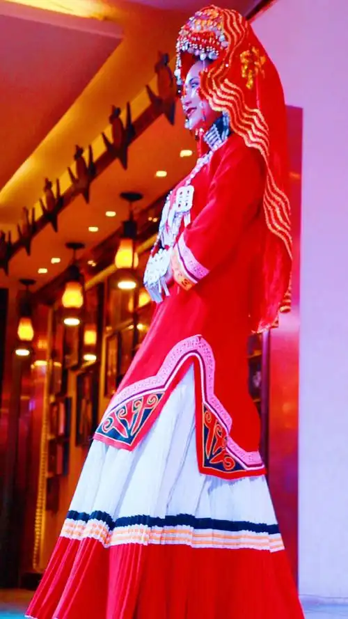 91彝族传统新娘服饰