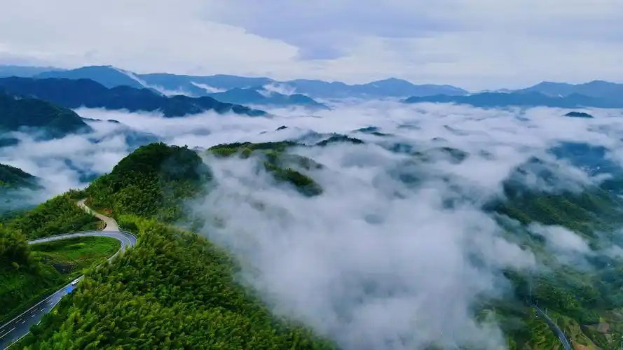 四明山云海最美盘山公路