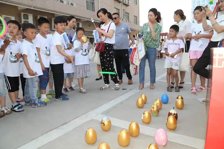 颍淮农商银行举行幸福颍淮同心童乐小小银行家六一特别活动