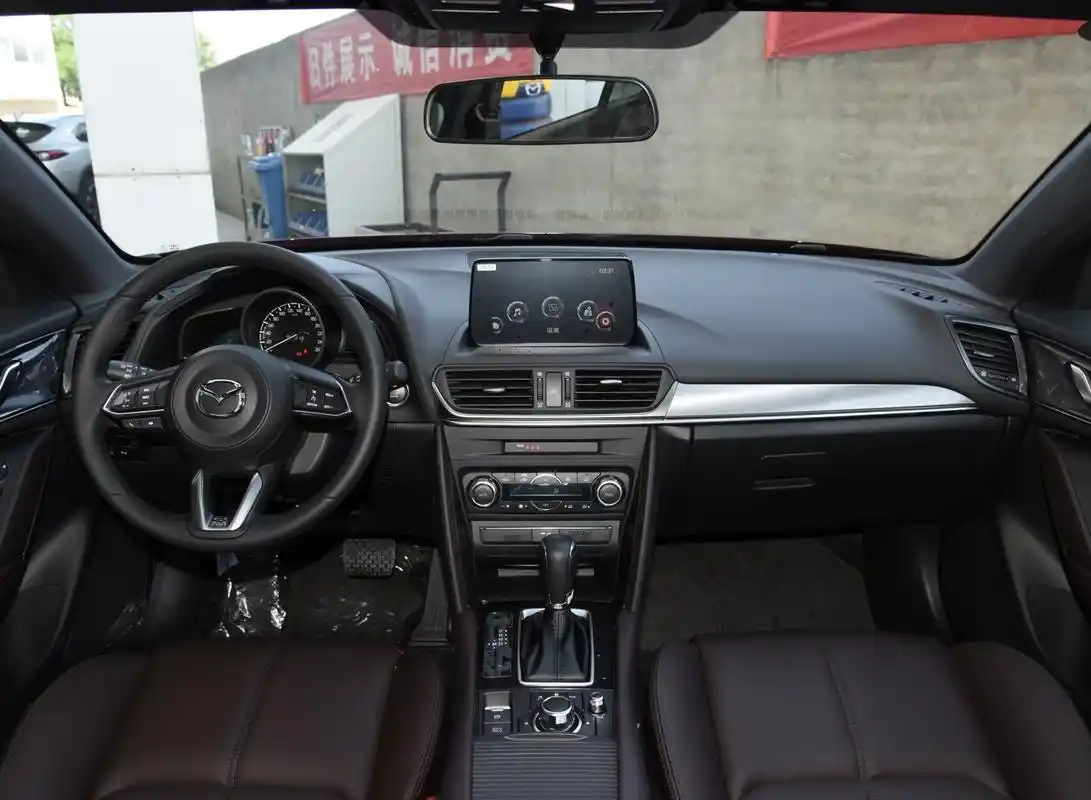轿跑suv马自达cx-4,颜值高操控好,稳定耐用还省油,价格不贵
