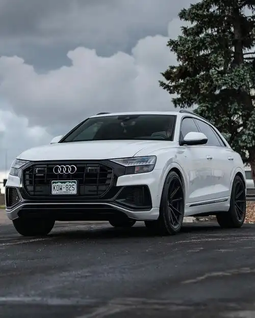 硬朗的风格 全新奥迪q8海外实车