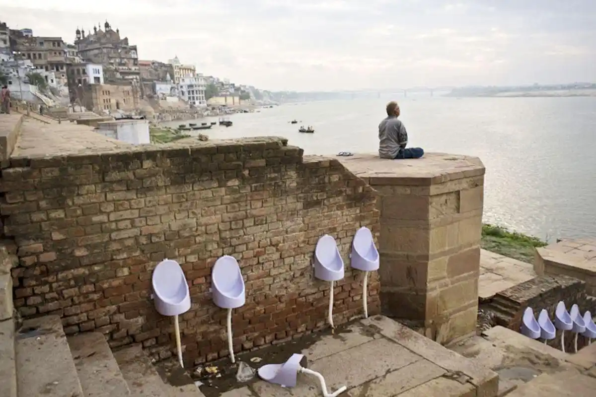 原创印度人上露天厕所美其名曰亲近土地女性如何解决游客奇葩