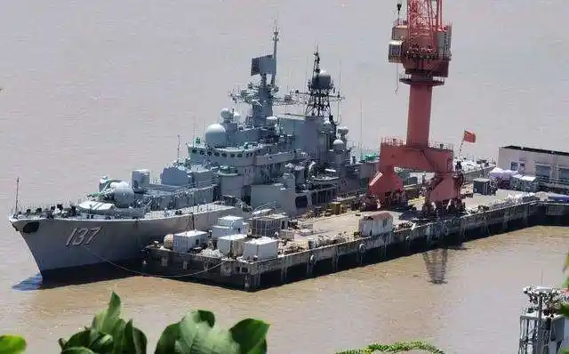 现代级2号舰137福州号改造提升完毕即将重新归建铁拳支队