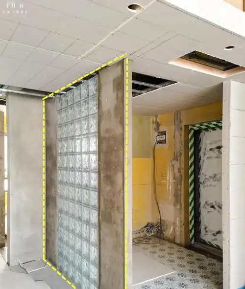 玻璃墙装修效果图(客厅借卧室采光隔断玻璃墙)