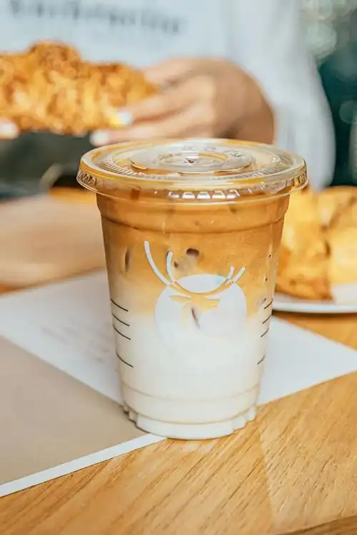 武汉今秋的风微凉,把阳光揉进杯中喝一口取暖|拿铁|奶茶|咖啡|抹茶