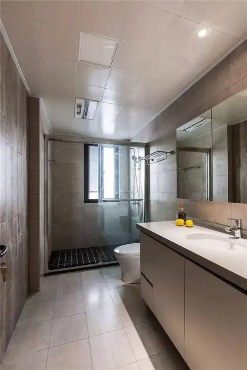 卫生间是家里面积相对较小的空间,不少户型的卫生间格局都是狭车哪