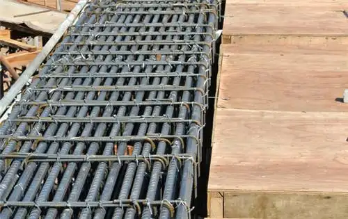 3,根据相关的要求,要是使用焊接进行柱钢筋的连接,那么需要在同一个段