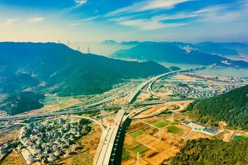 93%杭州"二绕"全线预计今年底建成通车杭州绕城高速西复线项目富阳段