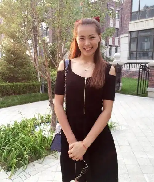 前女排球员曾春蕾现状30岁长相甜美身材爆表穿着很时尚