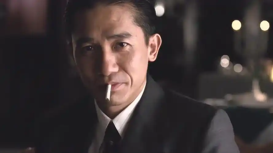 色·戒:这抽烟的姿势,老烟民啊王佳芝