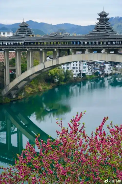 广西柳州,三江风雨桥.古朴典雅的风雨桥,静静地伫立在浔江江畔.