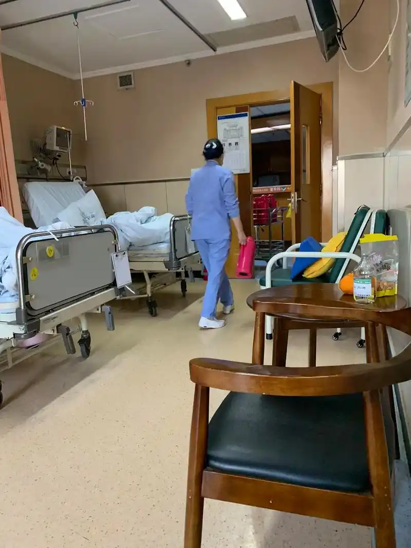 大清晨安静的住院部,愿天下父母都健康平安.