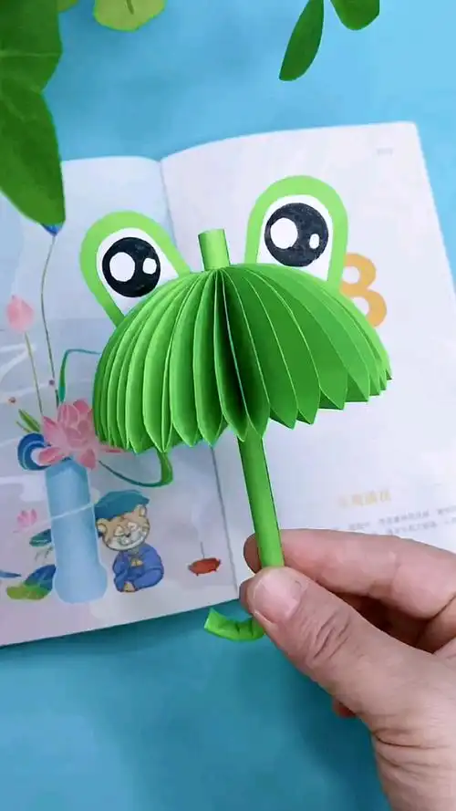 手工制作可爱的青蛙小雨伞简单又可爱快带孩子试试吧