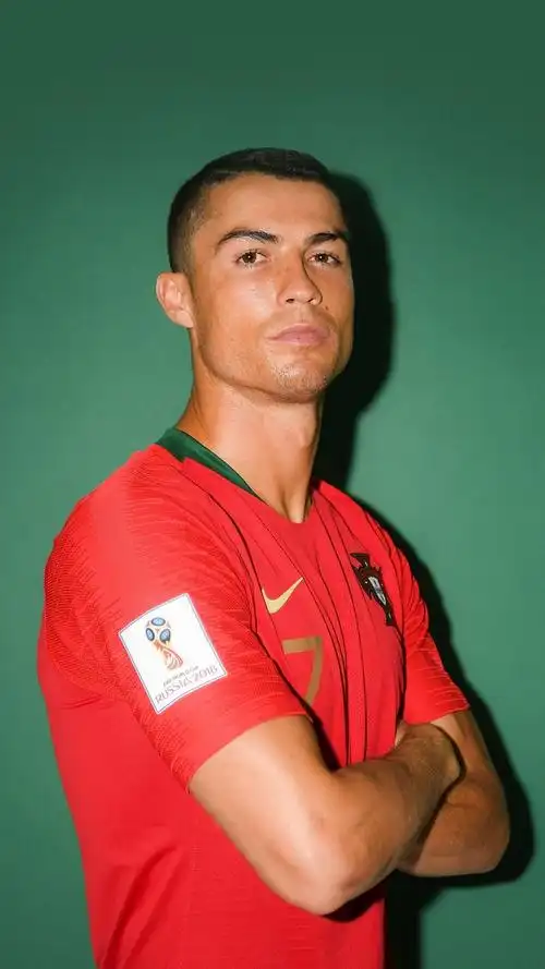 c罗霸气十足写真