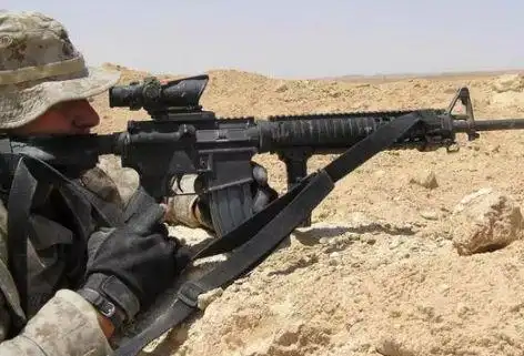 美军m16a2三连发有何优势为何要花巨资改造成自动扫射的枪支