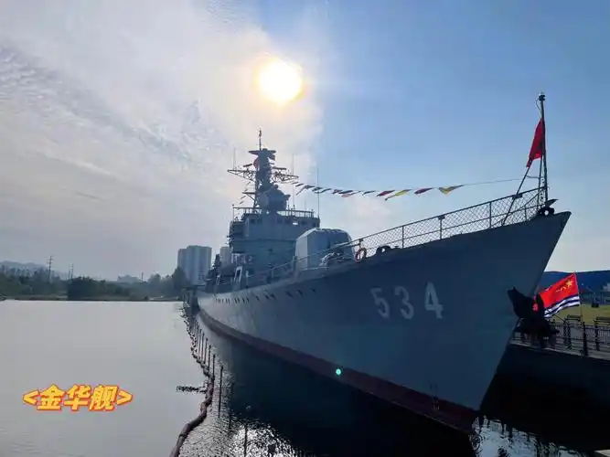 当天来回梦外滩,免门票99坐了电车,感受枪战大闹天宫,金华舰广州街