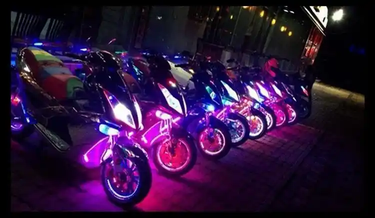 90厘米粉紫色常亮一条品牌: vieruodis 商品名称:踏板摩托车彩灯鬼火