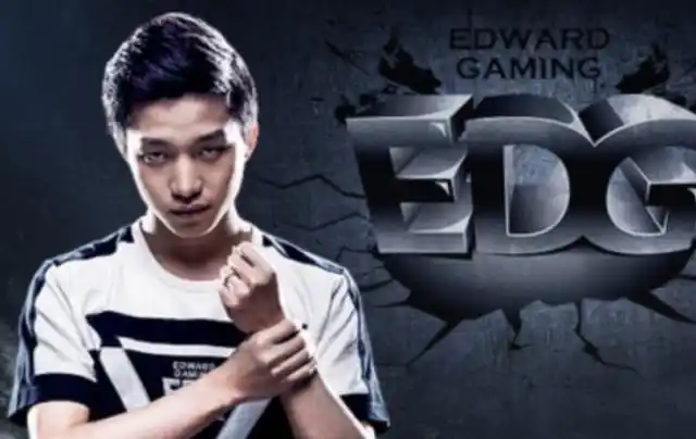 lol:厂长女朋友晒出"泳装"照,网友疯狂回复:比uzi有过之不及呀!