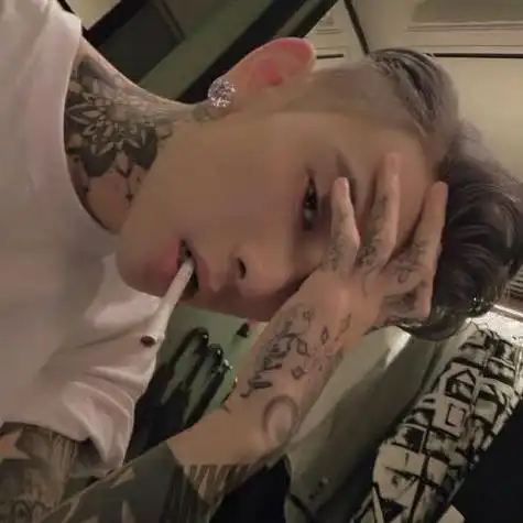 叼烟纹身社会人男生霸气头像图片