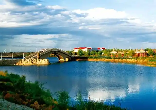 酒泉市金塔县:绿意环绕山水美